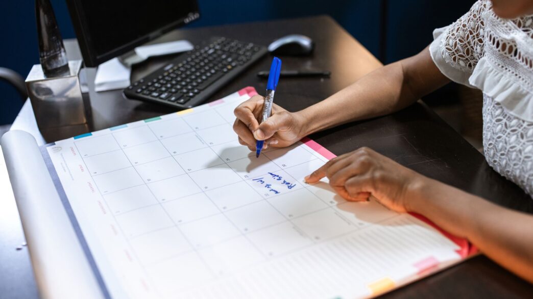 A desk calendar and planner used to schedule unused vacation days before the year ends