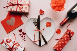 Diners sharing a restaurant meal, illustrating how to use holiday gift card bonus deals before they expire