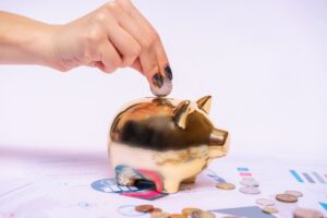 Piggy bank and calendar representing a savings account promotional rate deadline
