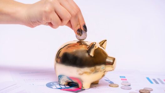 Piggy bank and calendar representing a savings account promotional rate deadline