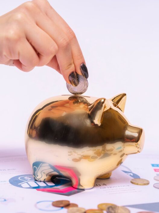 Piggy bank and calendar representing a savings account promotional rate deadline